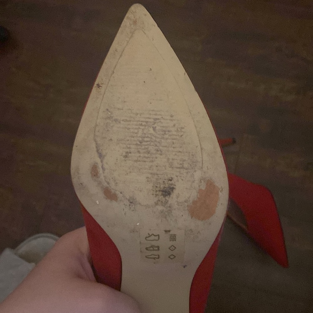 Red heels - Picture 2 of 4